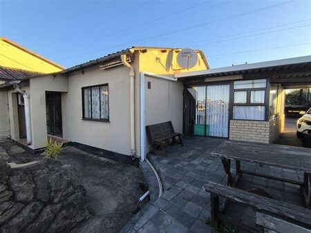 2 Bedroom House in Forest Haven