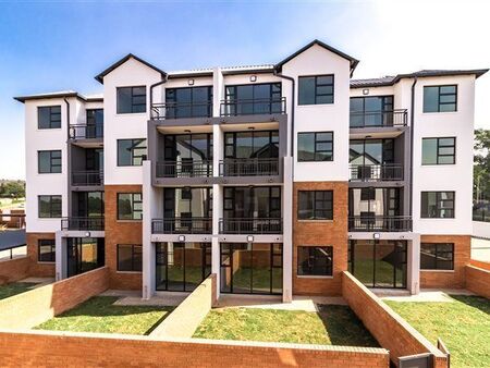 3 Bedroom Apartment in Lombardy Estate