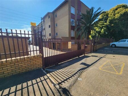 2 Bedroom Simplex in Pretoria Gardens