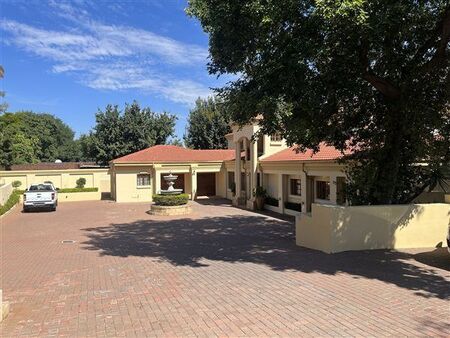 9 Bedroom House in Lynnwood Ridge