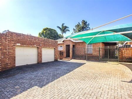 3 Bedroom Simplex in Faerie Glen