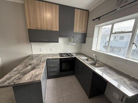 2 Bedroom apartment to rent in Zonnebloem, Cape Town