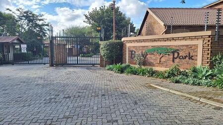 3 Bedroom townhouse - sectional to rent in Honeydew Manor, Roodepoort