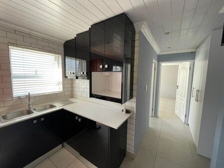 2 Bedroom apartment to rent in Pelican Park, Cape Town