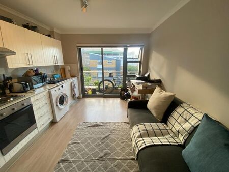1 Bedroom apartment to rent in Claremont, Cape Town
