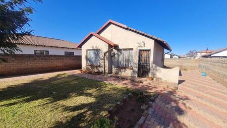 2 Bedroom House in Protea Glen