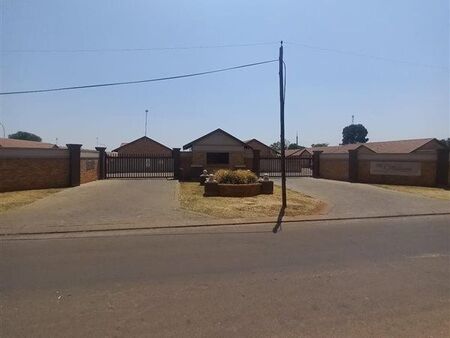 3 Bedroom Townhouse in Riversdale