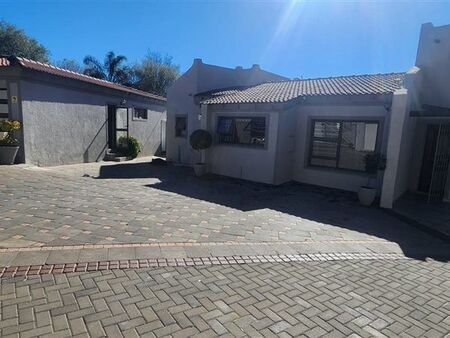 3 Bedroom House in Isandovale