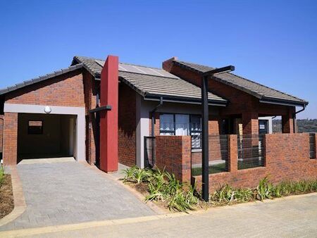 1 Bedroom Townhouse in Roodepoort Central