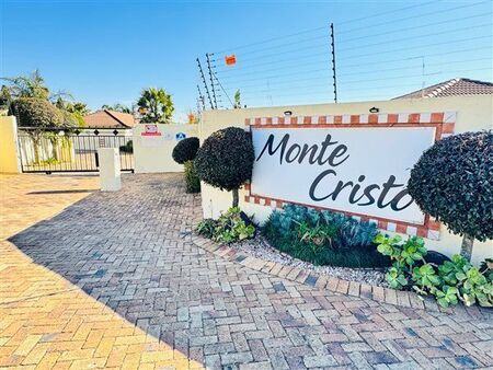 3 Bedroom Townhouse in Honeydew Manor