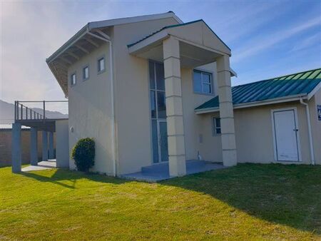 4 Bedroom House in Pringle Bay
