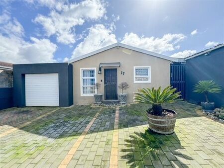 2 Bedroom House in Strandfontein