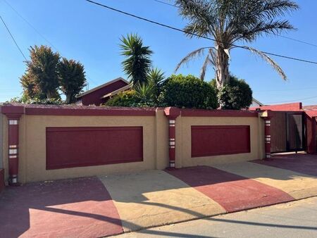 2 Bedroom house to rent in Bram Fischerville, Soweto