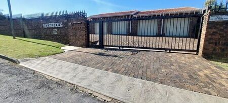 2 Bedroom townhouse - sectional to rent in South Crest, Alberton