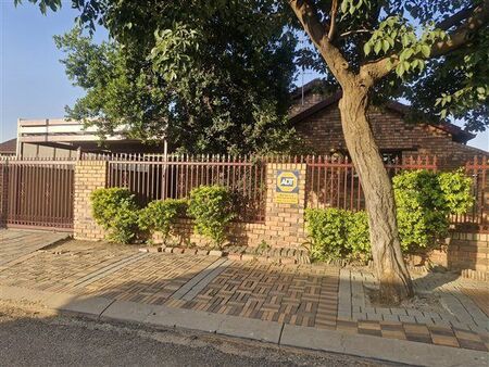 3 Bedroom House in Mahube Valley