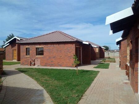 2 Bedroom Simplex in Protea Glen