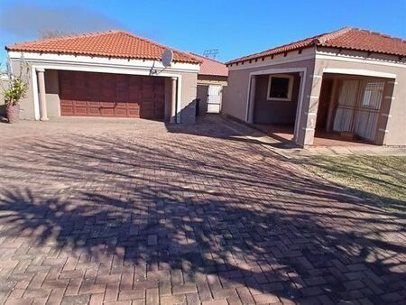 3 Bedroom House in Struisbult