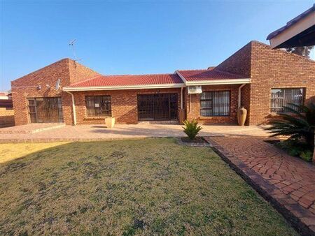 3 Bedroom House in Dunnottar