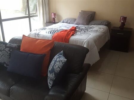 Studio apartment in Rouken Glen