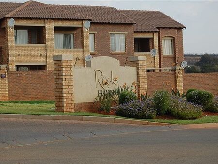 2 Bedroom Apartment in Mooikloof Ridge