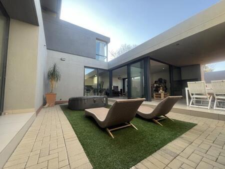 4 Bedroom Cluster in Waterkloof Ridge