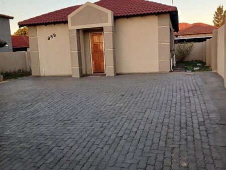 3 Bedroom House in Nkwe Estate