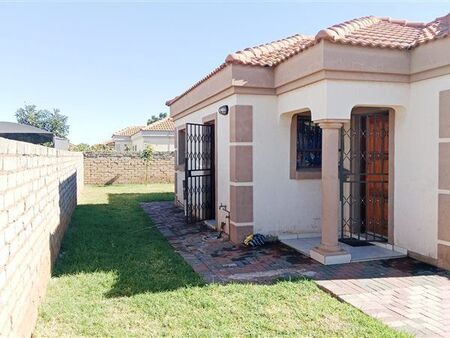 2 Bedroom House in The Orchards