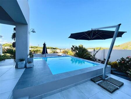 4 Bedroom House in Whale Rock