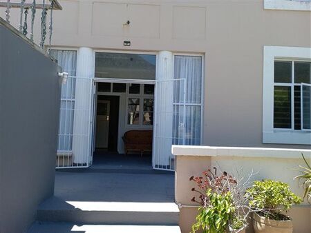 3 Bedroom Flat in Muizenberg