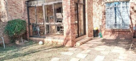 2 Bedroom townhouse - sectional to rent in Mooikloof Ridge, Pretoria