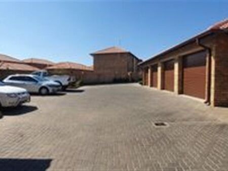 3 Bedroom Townhouse in Annlin