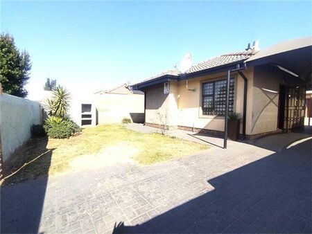 2 Bedroom House in Roodekop