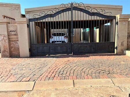 3 Bedroom House in Roodekop