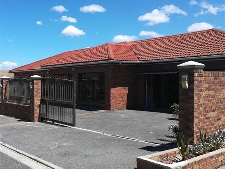4 Bedroom House in Protea Heights