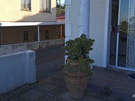 2 Bedroom House in Westcliff