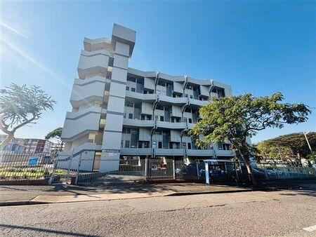 3 Bedroom Apartment in Essenwood