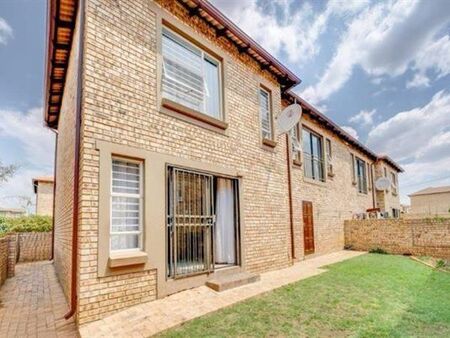 3 Bedroom Townhouse in Wilgeheuwel
