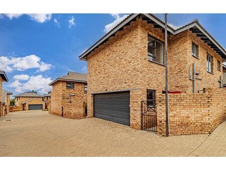 4 Bedroom Townhouse in Ruimsig