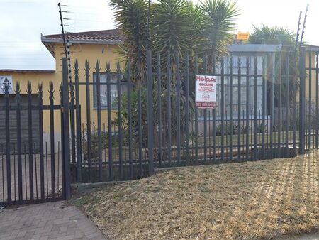 3 Bedroom House in Roodepoort Central