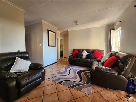 2 Bedroom Apartment in Mooikloof Ridge