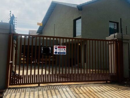 3 Bedroom House in Murrayfield