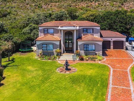 4 Bedroom House in Cola Beach