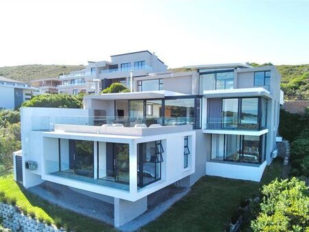 4 Bedroom House in Pinnacle Point Golf Estate
