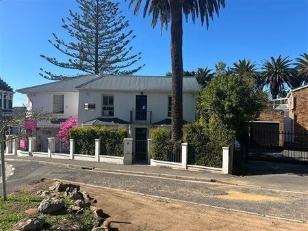 2 Bedroom Townhouse in Wynberg