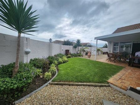 3 Bedroom House in Sunningdale