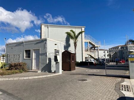 Bachelor apartment in Lansdowne