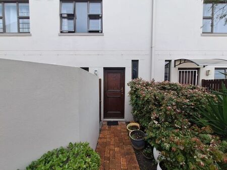 2 Bedroom townhouse - sectional to rent in Kirstenhof, Cape Town