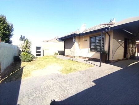 2 Bedroom house to rent in Roodekop, Germiston