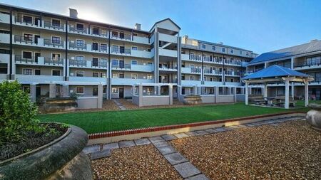Bachelor Apartment to rent in Mowbray, Cape Town