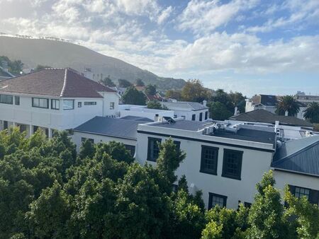 Bachelor Apartment to rent in Gardens, Cape Town